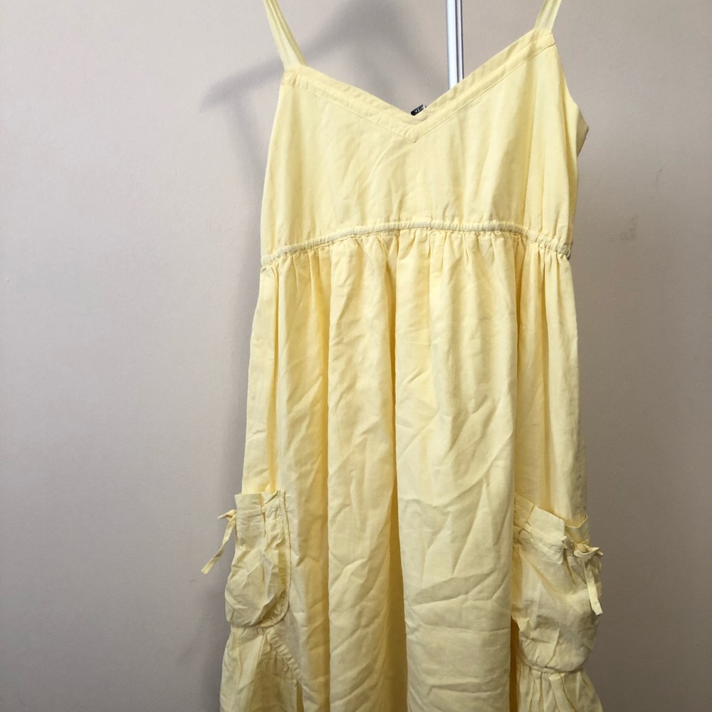 This dress has POCKETS